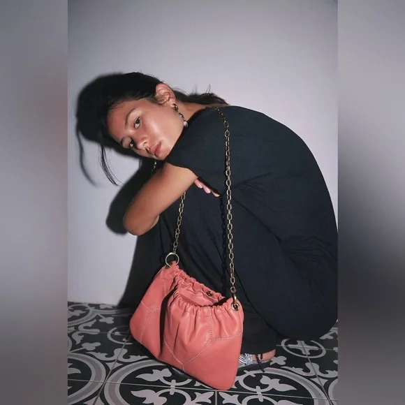 Something Good Shoulder Bag-Black - Picture 4 of 8